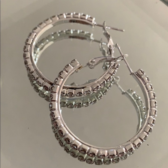 New Hoop Earrings These are nice! CAN BUY FOR LESS IF BUNDLING - Picture 3 of 3